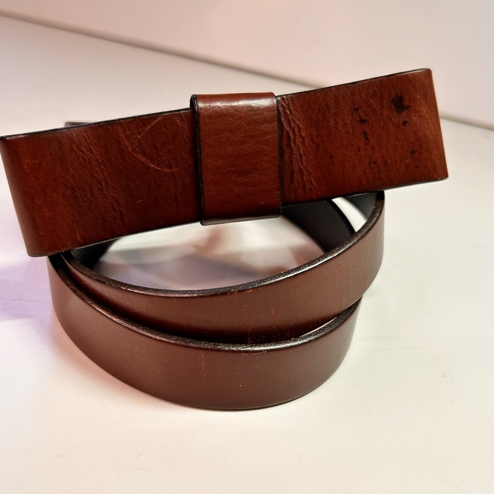 GAP Women’s Brown Genuine Cow Leather Belt with Leather Bow closure.  Size L